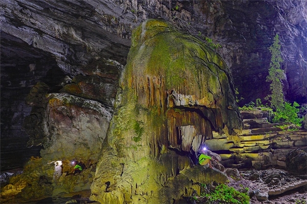 Do vẻ đẹp tự nhiên hiếm có nên người dân bản địa mới đặt tên hang động này là hang Tiên, gắn với truyền thuyết Tiên xuống trần. (Ảnh: Internet)