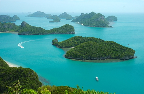 Đảo Koh Samui có những bờ cát trắng trải dài, nước trong xanh như pha lê. (Ảnh: Internet)