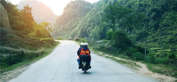 Tới Pù Luông bằng xe máy từ Hà Nội: Con đường xuyên suốt và chạy thẳng đến “thiên đường xanh” Pù Luông là đường 15C. (Ảnh: Internet)
