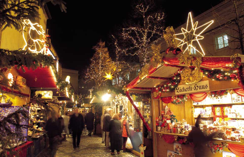 Đến châu Âu, du khách sẽ có dịp hòa mình vào không khí Giáng sinh rõ rệt trên những con đường, phiên chợ tại Berlin, Đức. Đi dạo chợ là một phần không thể thiếu đối với người dân mỗi dịp Giáng sinh và năm mới.