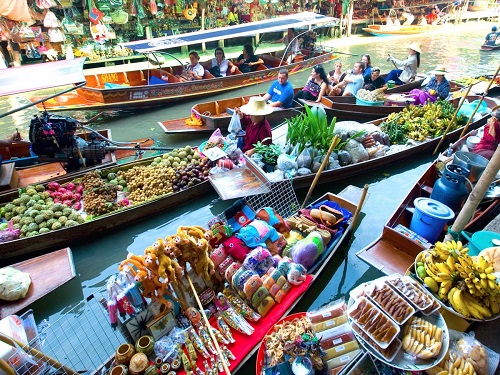 Chợ nổi Damnoen Saduak ở Bangkok, Thái Lan cũng là điểm đến yêu thích của nhiều du khách. Ảnh: Shutterstock.