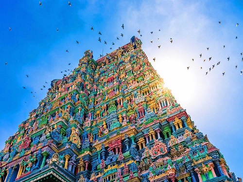 Đền Meenakshi rực rỡ màu sắc nhất Ấn Độ, thuộc bang Tamil Nadu là một trong những điểm đến không thể bỏ lỡ nếu du khách đến châu Á.