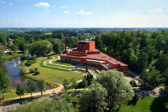 Nhà hát kịch nghệ Ugala nổi tiếng nhất Estonia - Ảnh: panoramio 