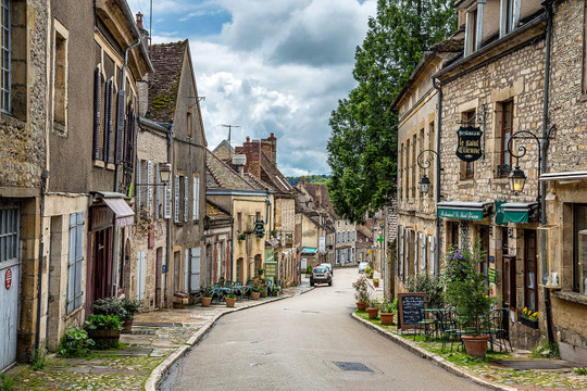 Một con phố ở Vézelay - Ảnh: wp