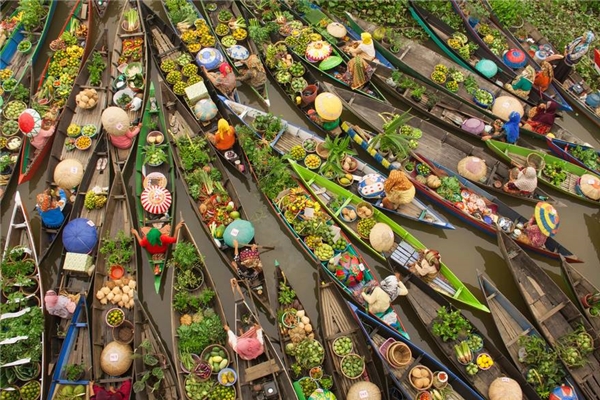 #8 Chợ nổi, Borneo, Malaysia (Giải Ba hạng mục ảnh du lịch) 