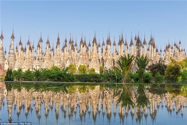 Ngôi chùa của Myanmar vô cùng ấn tượng với 2500 tháp đá và tòa nhà hình mái vòm.