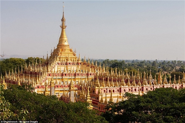 Quần thể chùa Thambuddhei Paya ở Monywa, Myanmar là khu phức hợp Phật giáo xây dựng năm 1303 và tôn tạo lại vào năm 1939.
