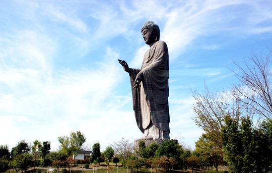 Đối với người dân xứ Phù Tang, đại tượng Phật Ushiku Daibutsu là nơi mang ý nghĩa tinh thần to lớn. 