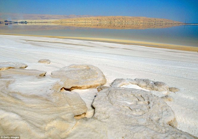 Mực nước ở biển Chết đang giảm đi 1 mét mỗi năm - Ảnh: Getty