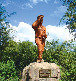 Tượng đài Livingstone được đặt tại thác Victoria phía Zambia.