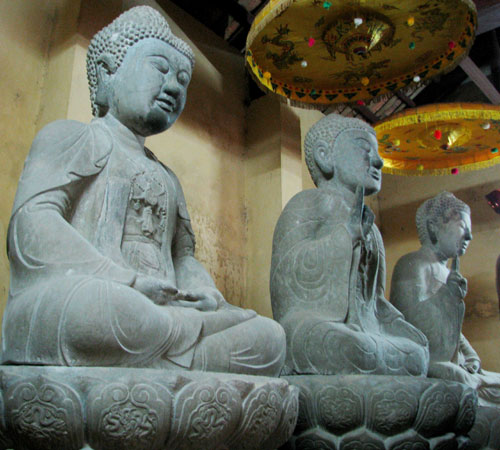 Ba pho tượng đá - Báu vật Kinh Bắc.