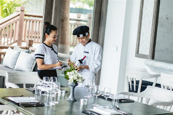Lần thứ ba liên tiếp giành quán quân ở giải thưởng “Oscar của ngành du lịch toàn cầu”, InterContinental Danang Sun Peninsula Resort tiếp tục hiện thực hoá khát vọng của chủ đầu tư Sun Group là ghi danh Việt Nam trên bản đồ du lịch, nghỉ dưỡng sang trọng thế giới.