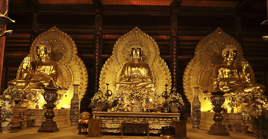Chùa Bái Đính sở hữu rất nhiều những pho tượng Phật khổng lồ bằng vàng.