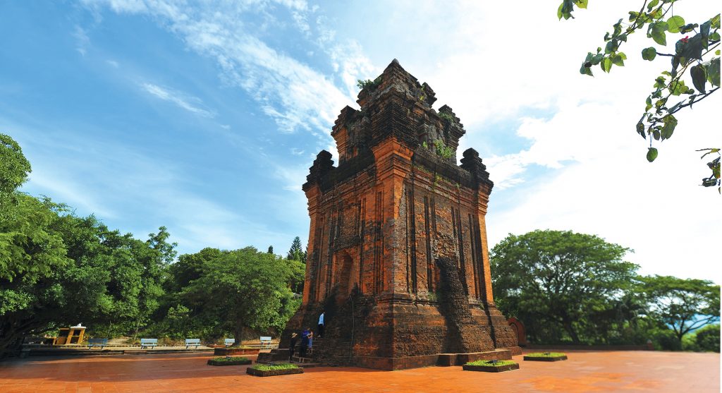 Tháp Nhạn tiêu biểu cho nghệ thuật kiến trúc của người Chăm ở vùng đất Phú Yên xưa.