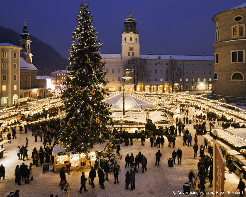 Salzburg, Áo là khu chợ giống hệt mảnh đất thần kì trong truyện cổ tích với bạt ngàn các mặt hàng Giáng Sinh được bày bán.