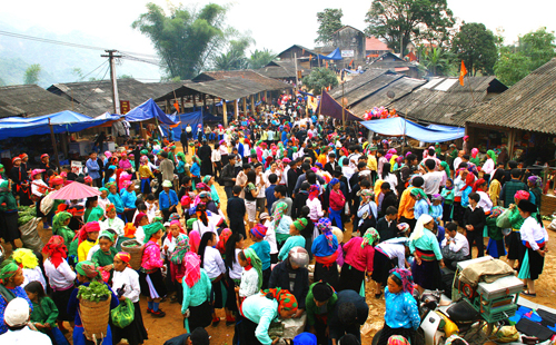 Hòa mình vào phiên chợ vùng cao ở Hà Giang
