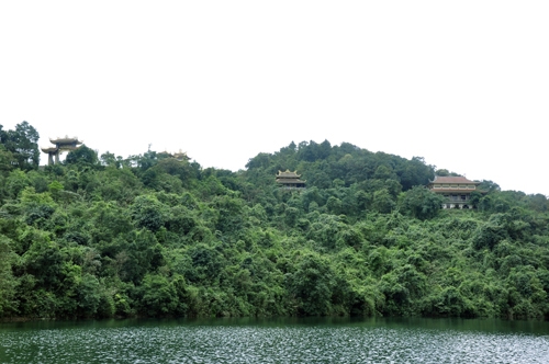Quần thể kiến trúc của Thiền Viện Trúc Lâm Bạch Mã được xây dựng dưới tán rừng nguyên sinh rất thơ mộng
