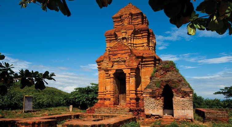 Tháp Chàm Poshanư được xây dựng dể tưởng nhớ công chúa Poshanư. Ảnh: Internet.