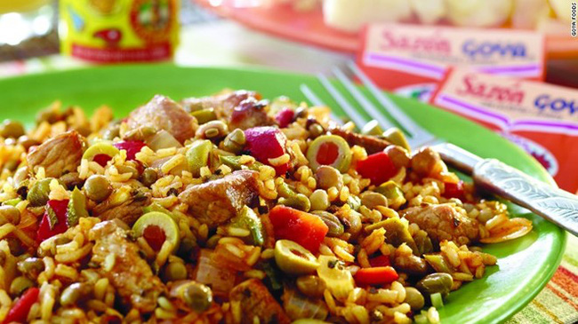 Arroz con gandules (Puerto Rico): Cơm, đậu và bồ câu là bữa ăn không thể thiếu của người Puerto Rico vào dịp Giáng sinh.