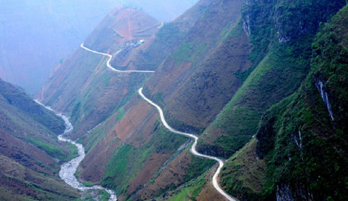 Đèo Mã Pí Lèng huyền thoại, một trong tứ đại đỉnh đèo của miền núi phía Bắc. Nơi đây được ví như là Vạn Lý Trường Thành của Việt Nam. 