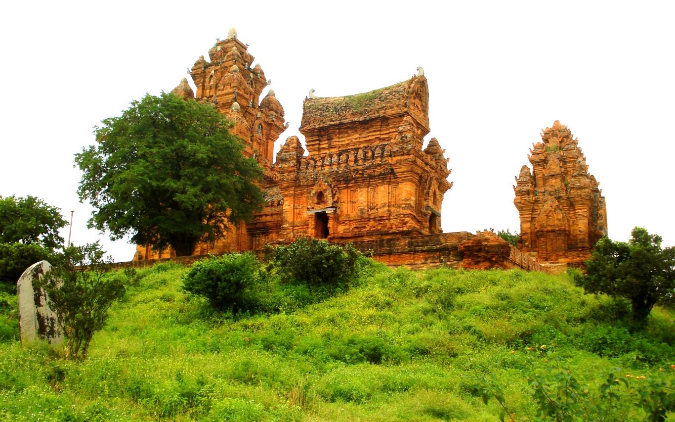 Tháp Po Klong Garai đã đạt tới trình độ chín muồi của nghệ thuật kiến trúc và điêu khắc