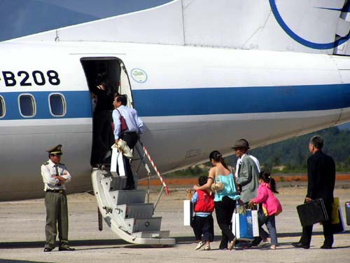Vé máy bay quốc tế giá rẻ là sự quan tâm của nhiều người cho kì nghỉ ở nước ngoài. Ảnh: dulichdanang.
