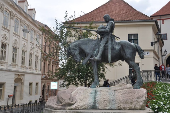 Zagreb còn là thành phố đậm tính nghệ thuật khi mỗi con đường nơi đây đều giống như một bộ sưu tập thực sự, với số lượng tác phẩm điêu khắc và graffiti đáng kinh ngạc, nhận được sự khen ngợi từ công chúng. 