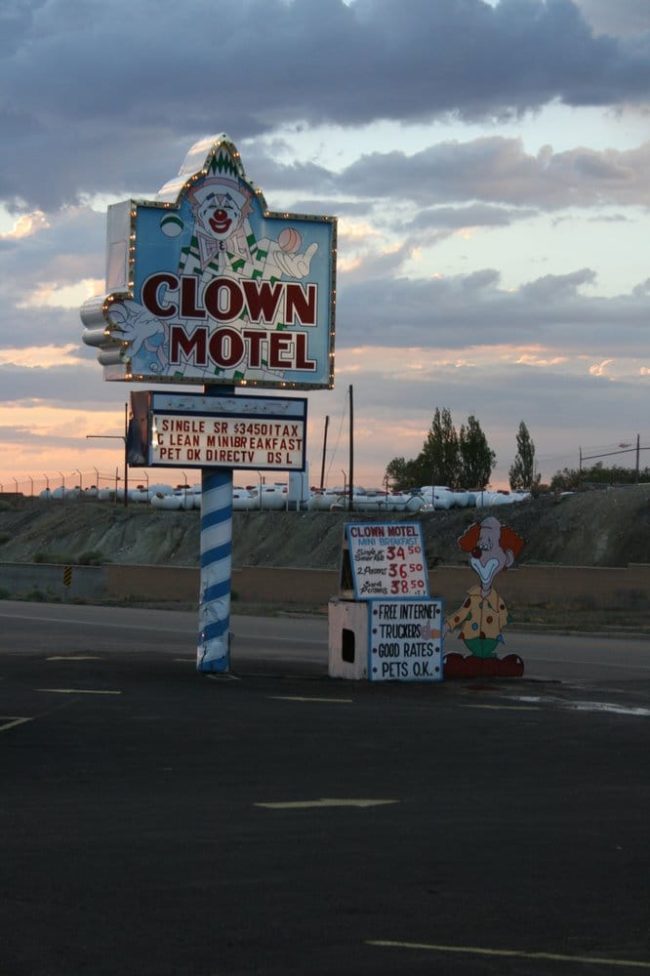 Clown Motel tọa lạc ở thành phố Tonopah (Nevada), là khách sạn về chú hề đầu tiên trên thế giới. 
