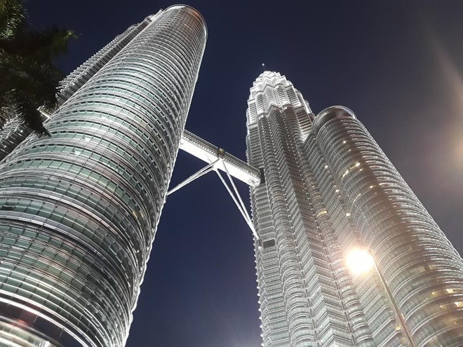 Tòa tháp đôi Petronas - biểu tượng của thành phố Kuala Lumpur. 