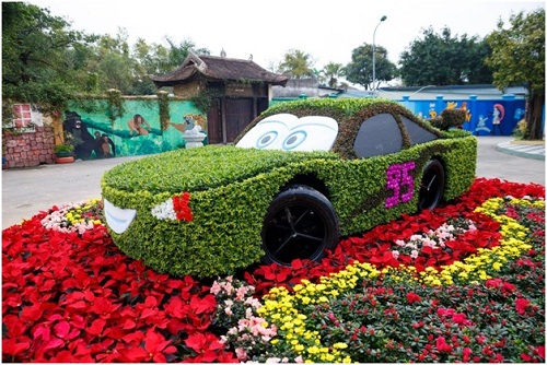 Nàng Bạch Tuyết và 7 chú lùn, nữ hoàng băng giá Elsa, Anna, siêu xe MC Queen… sẽ được khắc họa bằng cây cỏ, hoa lá, là điểm nhấn ấn tượng cho du khách đến công viên dịp Tết. 