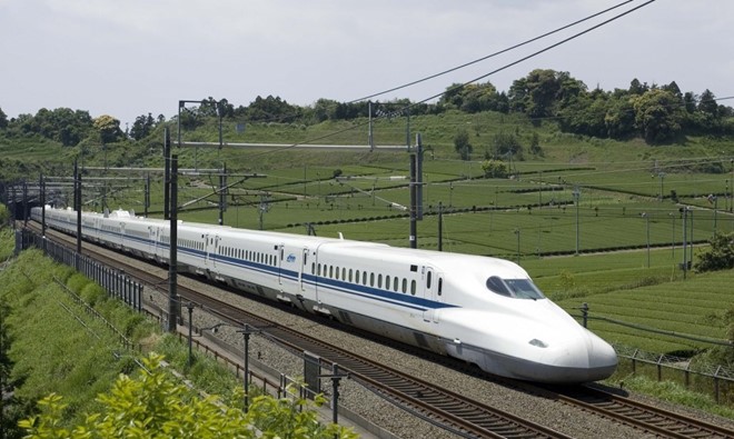 Tàu điện là phương tiện đi lại phổ biến nhất ở Tokyo, Nhật Bản. 