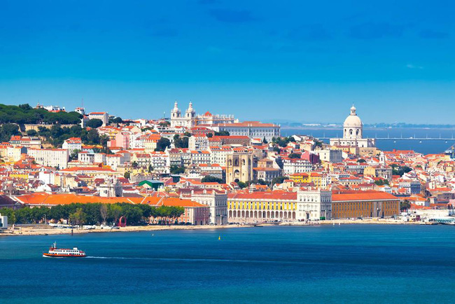 Lisbon được coi là thành phố của nước, khí hậu quanh năm dễ chịu, mát mẻ.