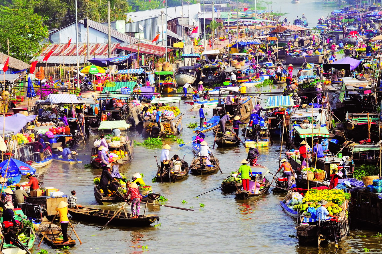 Chợ nổi - nét đẹp rất riêng của miền sông nước.