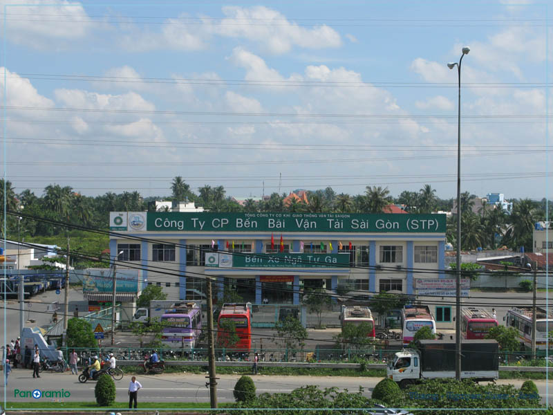 Bến xe Ngã Tư Ga - TP. Hồ Chí Minh. 