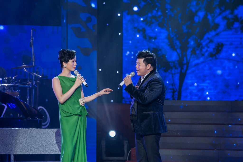 Đêm ca nhạc "Biển Tình": ca sĩ Lệ Quyên - Quang Lê