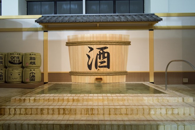 Một bồn tắm rượu sake ở Nhật. Ảnh: Hakoneho-kowakien. 