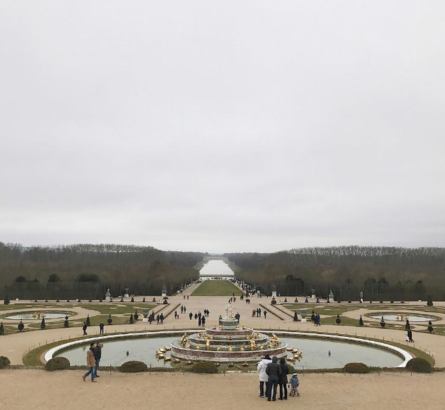 Vườn Versailles là Vườn Thượng Uyển của Vua nước Pháp thời xưa. Nơi đây được UNESCO nhìn nhận là di sản văn hóa thế giới vào năm 1979, cùng với Cung Điện Versailles.