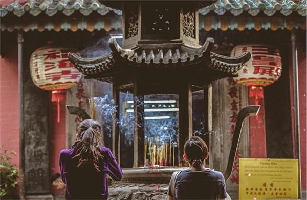 Chùa Ngọc Hoàng là một trong những nơi thu hút người đến cầu duyên, cầu con nổi tiếng nhất Sài Gòn. (Ảnh: Instagram/stefanistic) 