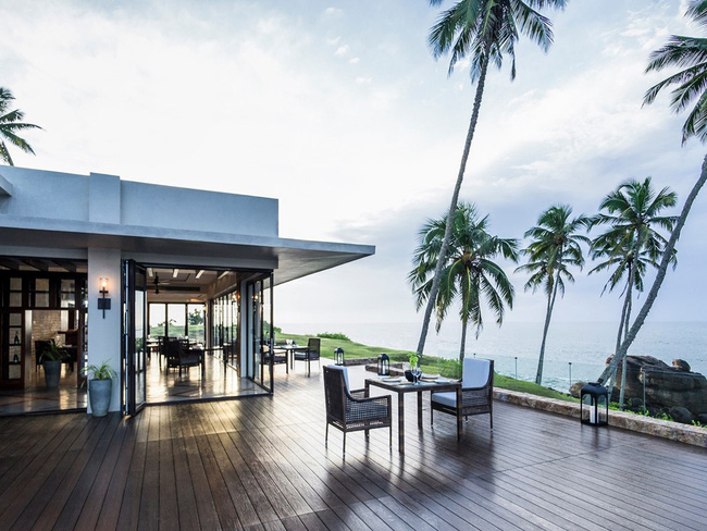 Anantara Peace Haven Tangalle Resort (Sri Lanka): Tọa lạc ở một bờ biển hoang sơ phía Nam của Sri Lanka, nhìn ra Ấn Độ Dương. Anantara Peace Haven Tangalle Resort là một nơi giúp bạn thoát ra khỏi những ồn ào náo nhiệt của những thành phố.