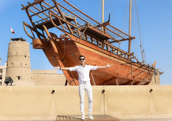 Vốn có sở thích tìm hiểu lịch sử văn hóa Nguyên Khang không thể bỏ qua bảo tàng Dubai - nơi lưu giữ những kỷ vật về những chiếc thuyền là phương tiện thông thương của những lái buôn, của nghề mọc trai, của dệt thảm…