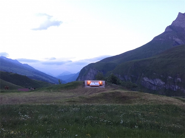 Với độ cao 2000m so với mực nước biển, khách sạn Null Stern có diện tích nhỏ nhất trên núi Alps, Thụy Sĩ. 