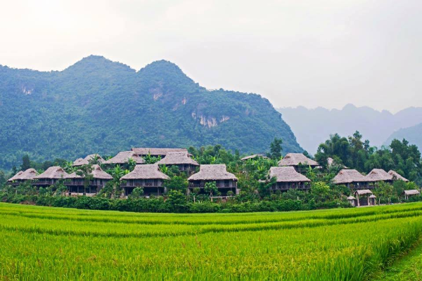 Khu nghỉ dưỡng sinh thái Mai Châu Ecolodge nằm riêng biệt trên ngọn đồi Pòm Pu, cách xa mọi sự ồn ào của cuộc sống thường nhật.
