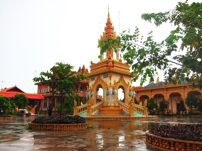 Chùa Xiêm Cán là điểm du lịch tâm linh nổi tiếng của Bạc Liêu. Vào những dịp lễ hội lớn như Chol Chnam Thmay (mừng năm mới), Sêne Đôlta (cúng ông bà), Ok Om Bok (cúng trăng), chùa thu hút đông đảo du khách nhất.