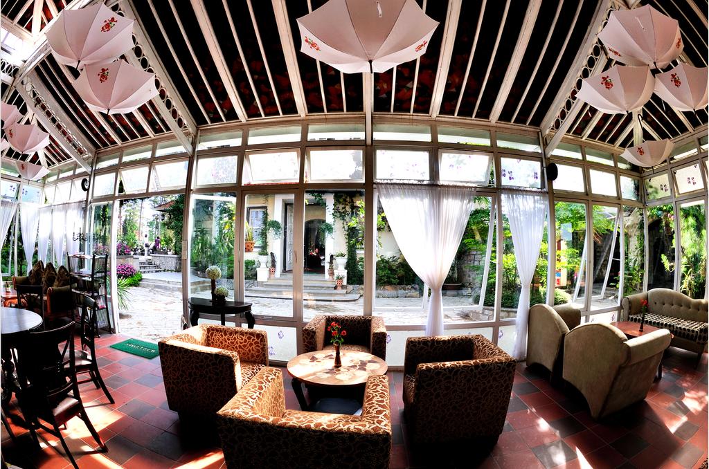 Nhà hàng Wednesday's Violet - Ảnh: Đà Lạt Cadasa Resort