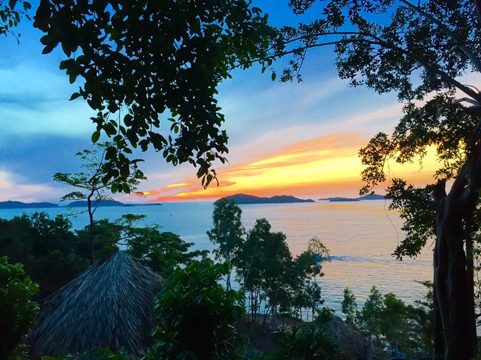 Ngắm ánh bình minh tuyệt vời trên đảo. Ảnh: FB Humiso Nam Du 