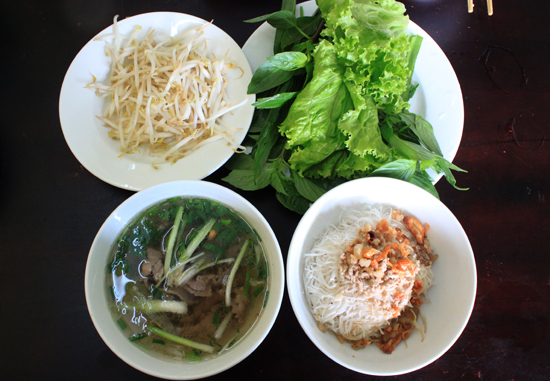 Phở khô Pleiku là một trong 50 món ăn đặc sản của Việt Nam.