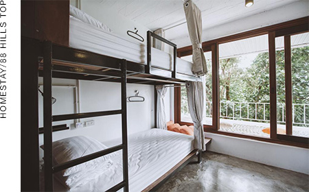 Phòng dorm gọn gàng và tràn ngập ánh sáng là đặc trưng của những homestay mới. (Ảnh: 88Hill Top Fanpage.) 
