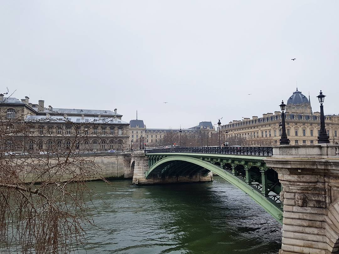 Cầu Đức Bà (Pont Notre-Dame). Instagram photo by 덕인