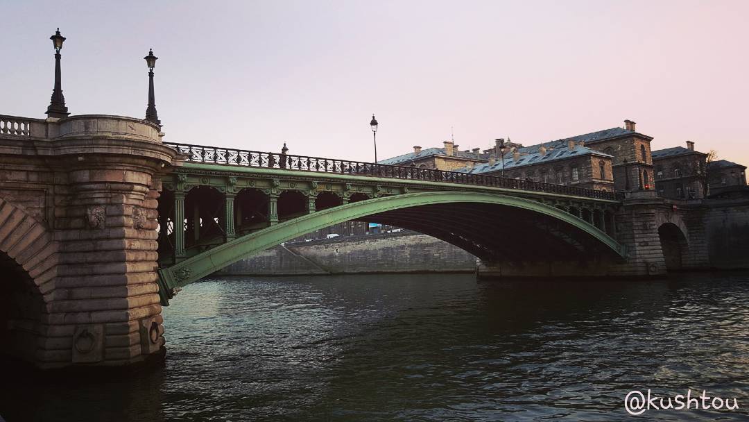 Cầu Đức Bà (Pont Notre-Dame). Sonyã on Instagram
