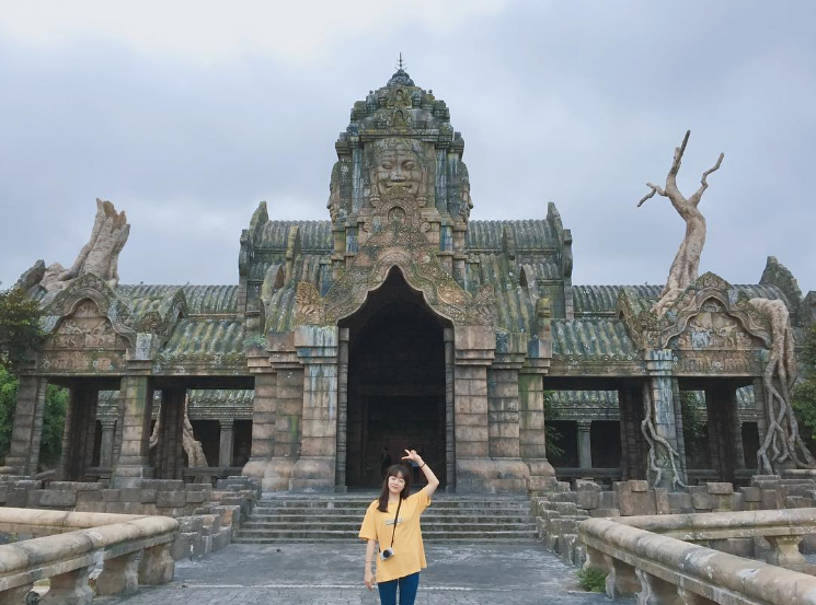 Khu vực mô phỏng kiến trúc đền Angkor Wat cầu kì không thua "hàng thật" - dayeahhhh